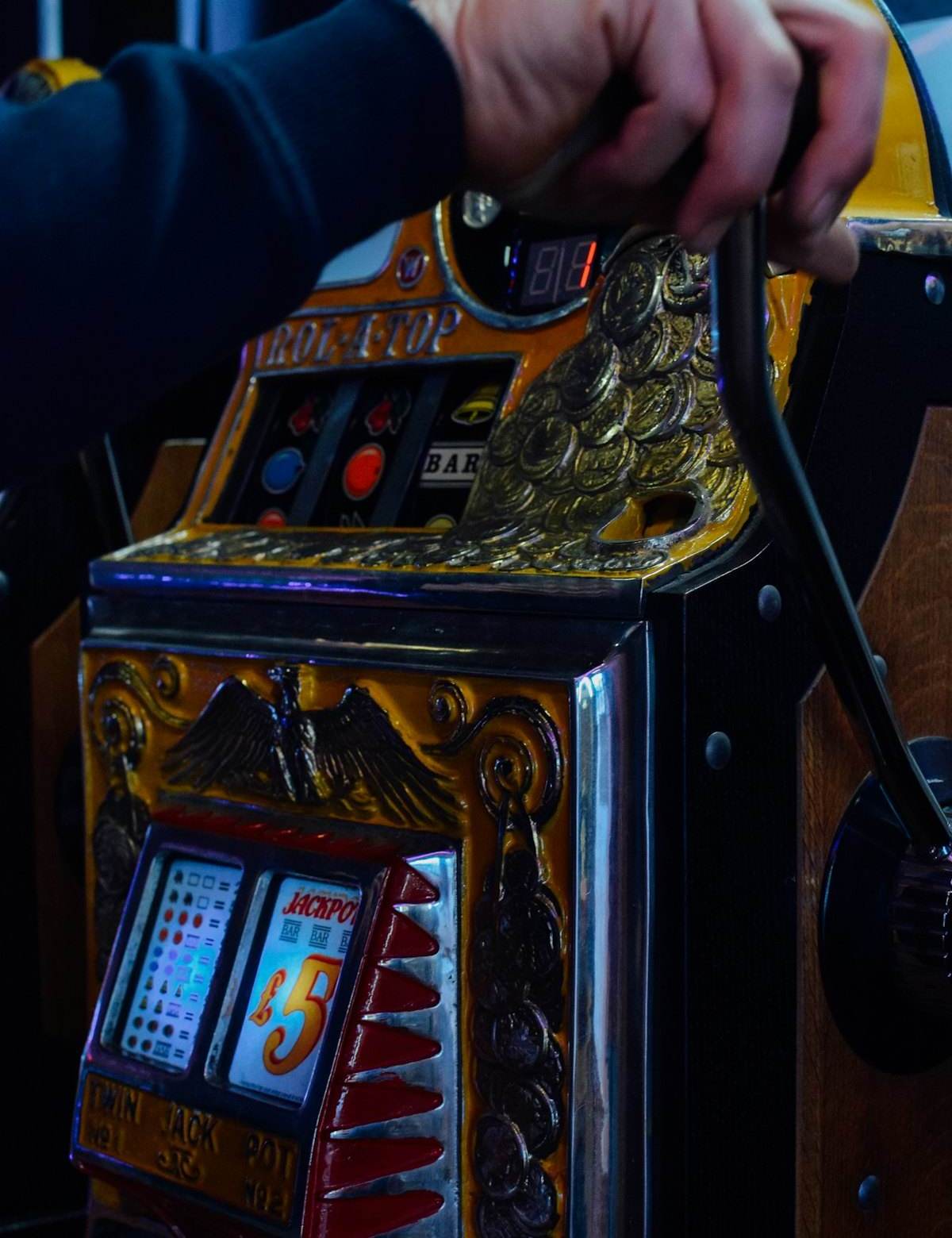 Layar permainan slot menampilkan simbol dan angka