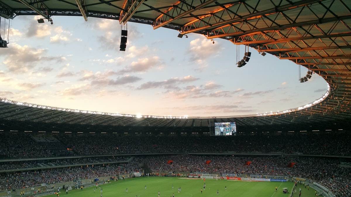 Stadion sepak bola di siang hari